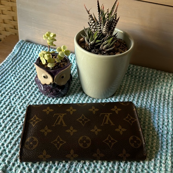 Authentic LV Sarah wallet - Picture 3 of 15